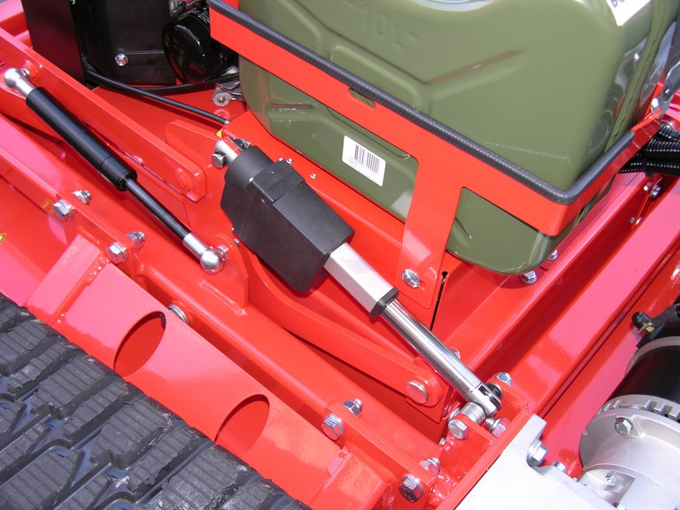 Agria 9600 Helling maaier RC mulcher 