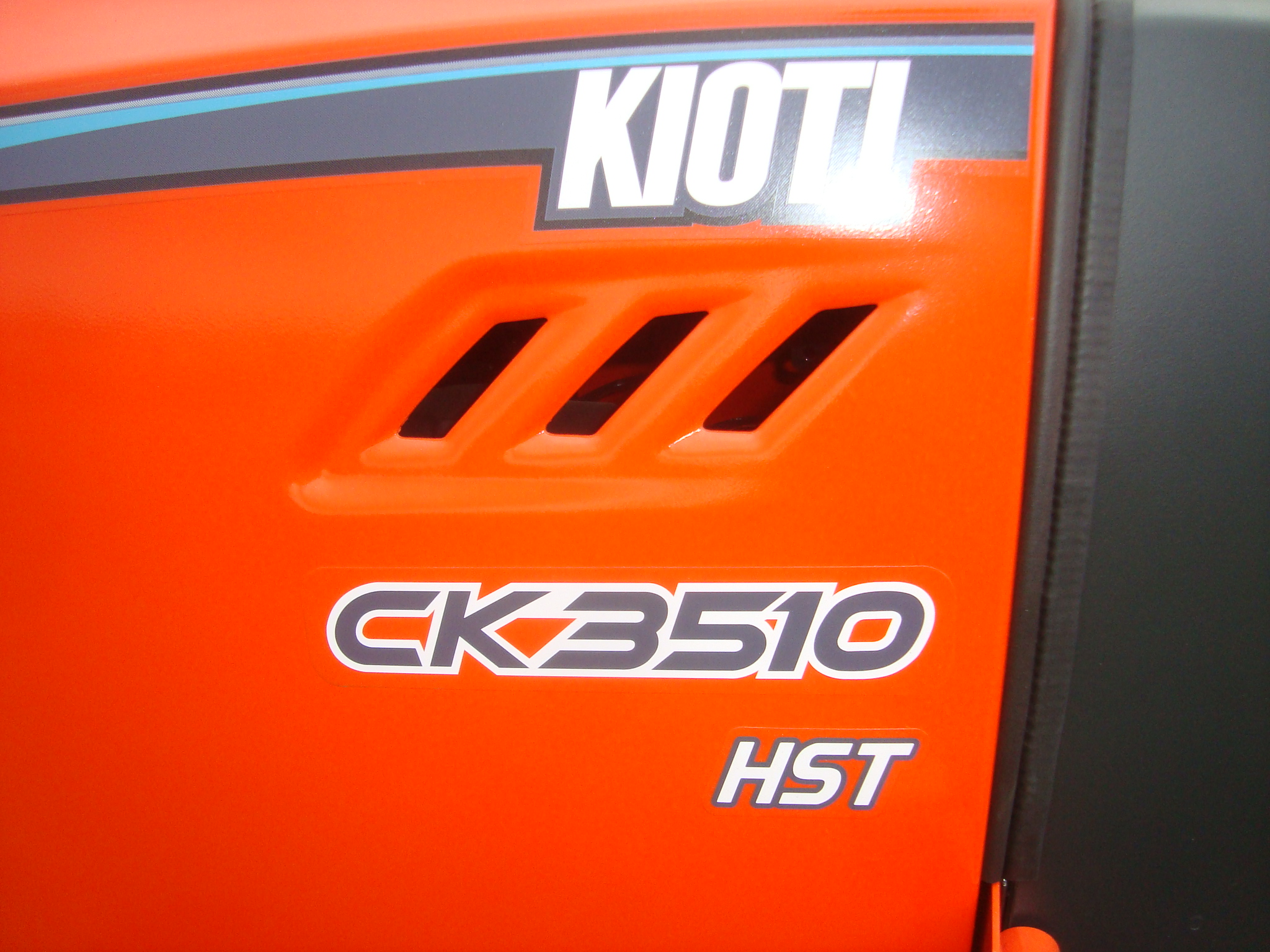 Kioti CK2630 M/HST compacttractor 25pk