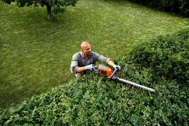 Husqvarna 215iL & 215iHD45 kit Accu Grastrimmer met Heggenschaar - Met Accu en Lader