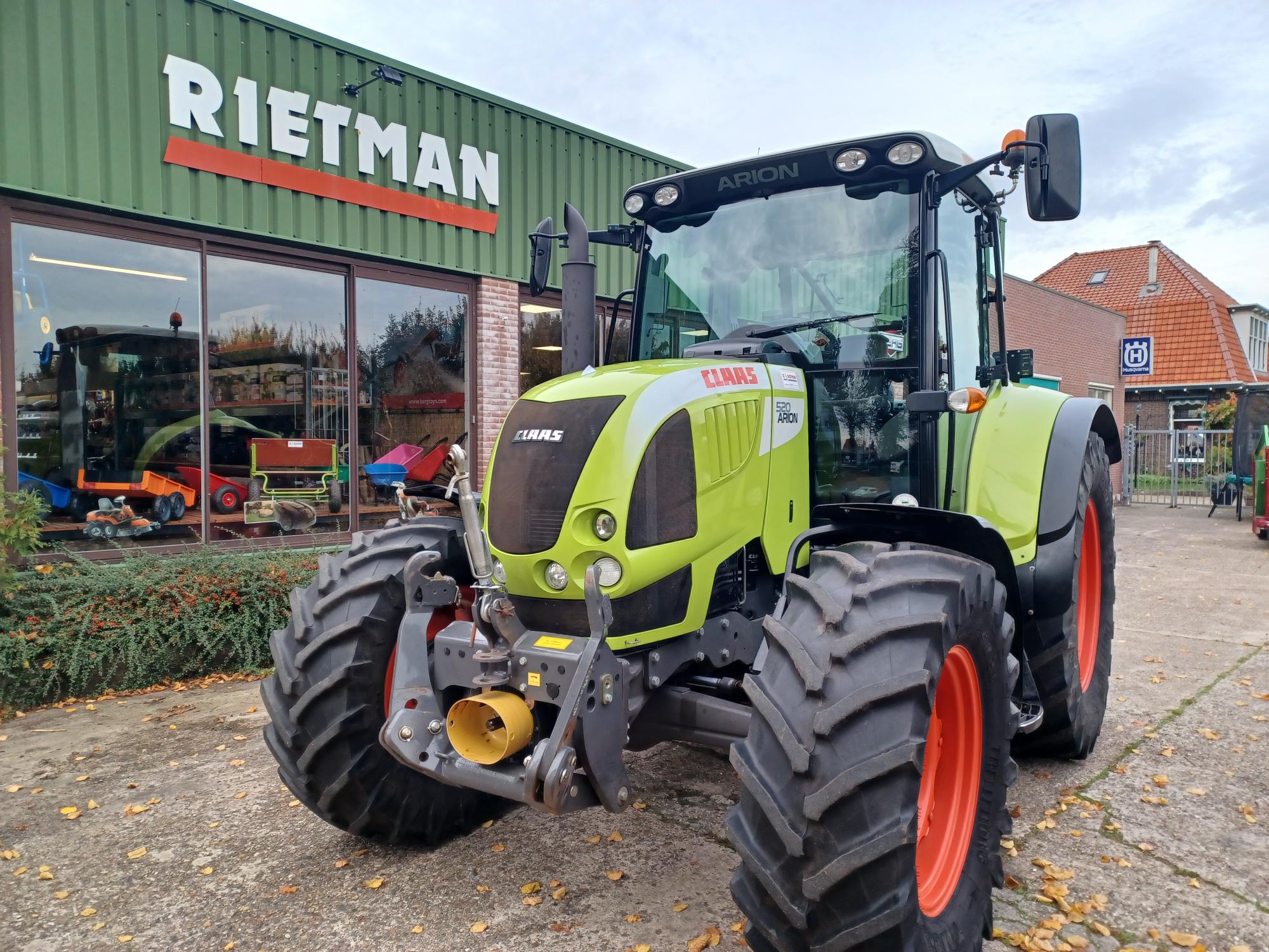 Young One Claas Arion 520 CIS afgeleverd