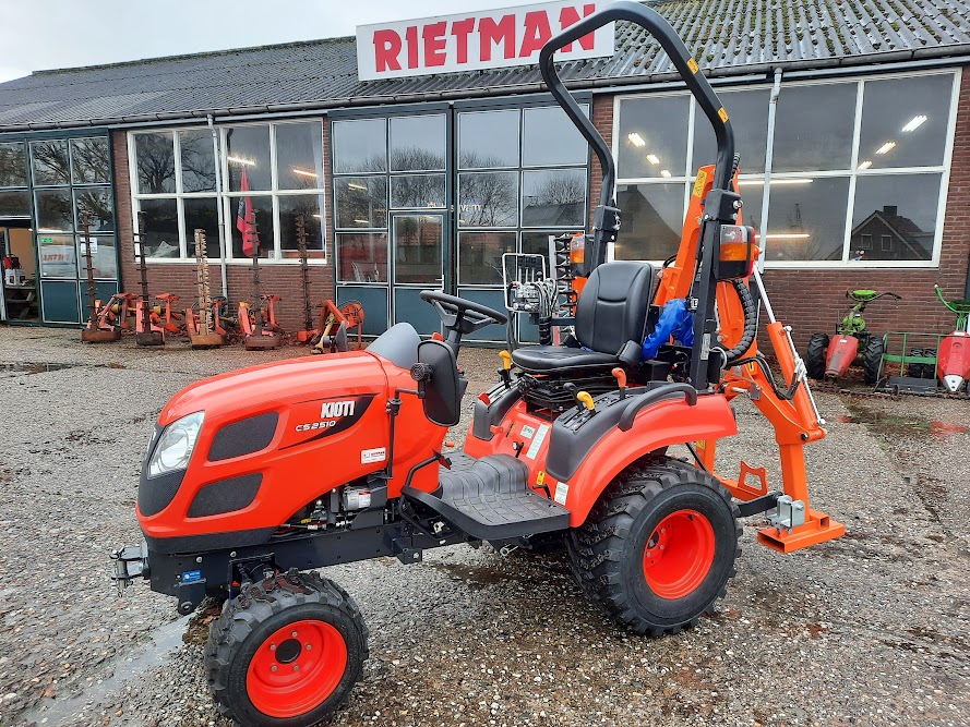 Afgeleverd: Kioti CS-2510 compacttrekker icm Heggenschaar