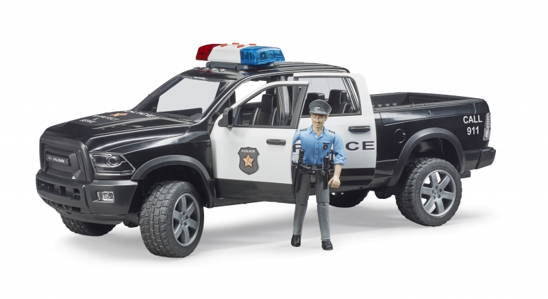 RAM 2500 politieauto met politieman