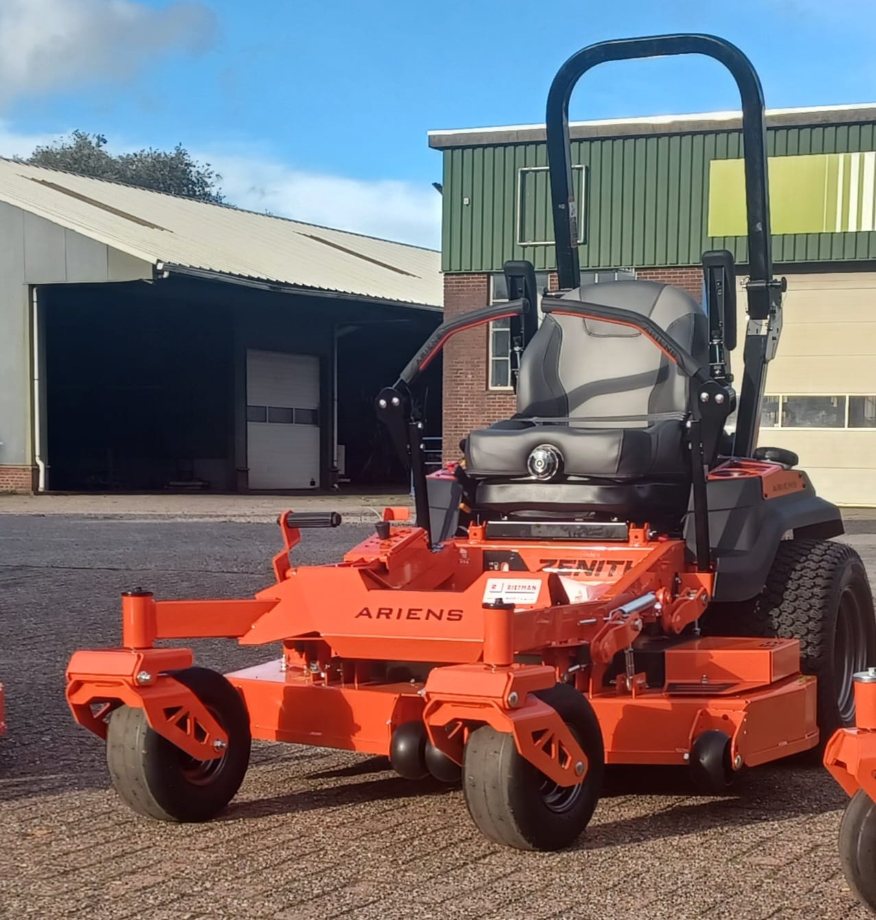 Afgeleverd: Ariens Zenith Zero-turn maaier