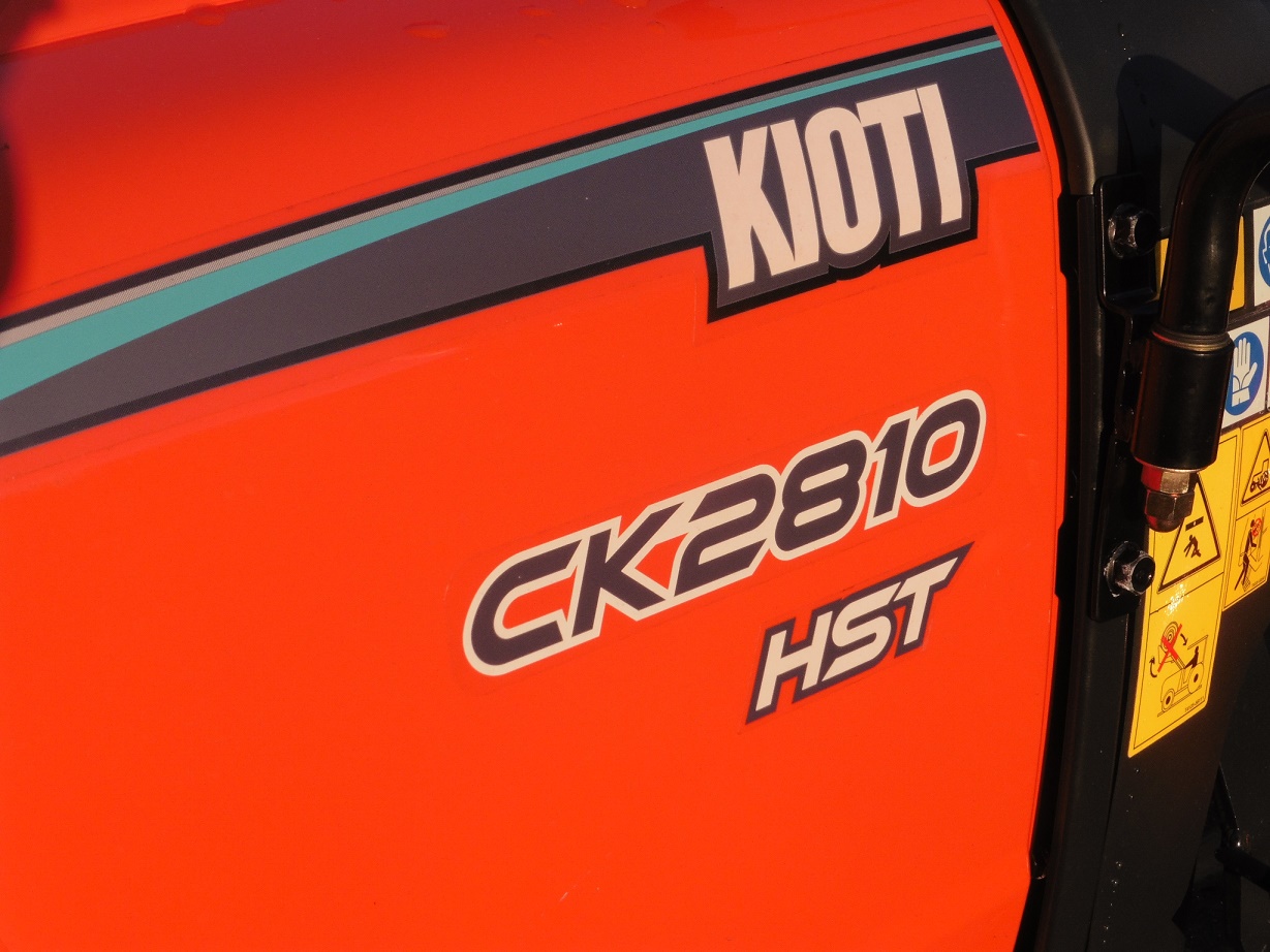 Kioti CX2510 HST compacttractor Combideal met voorlader