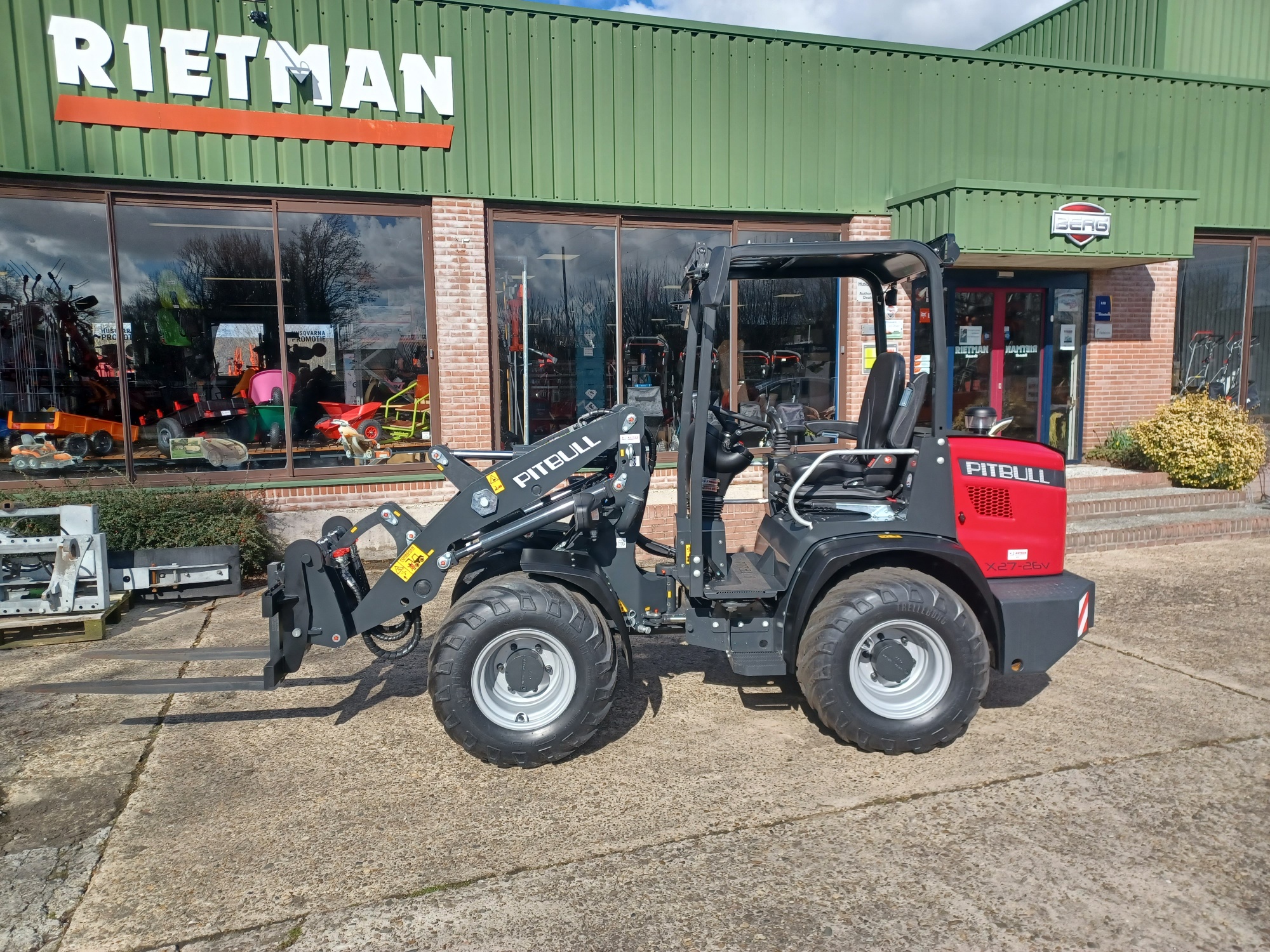 Afgeleverd: Pitbull X27-26v Shovel