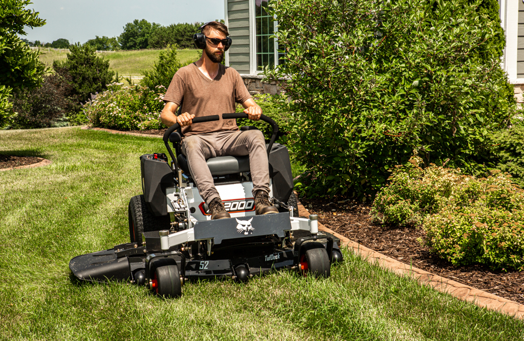 BOB-CAT ZT2000 zero-turn 48" demo model 122cm